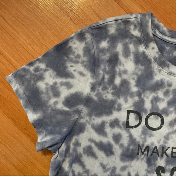 Old Navy Graphic Tee - Picture 9 of 13